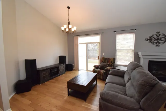 $349,900 | 600 Countryfield Lane, Elgin, IL 60120