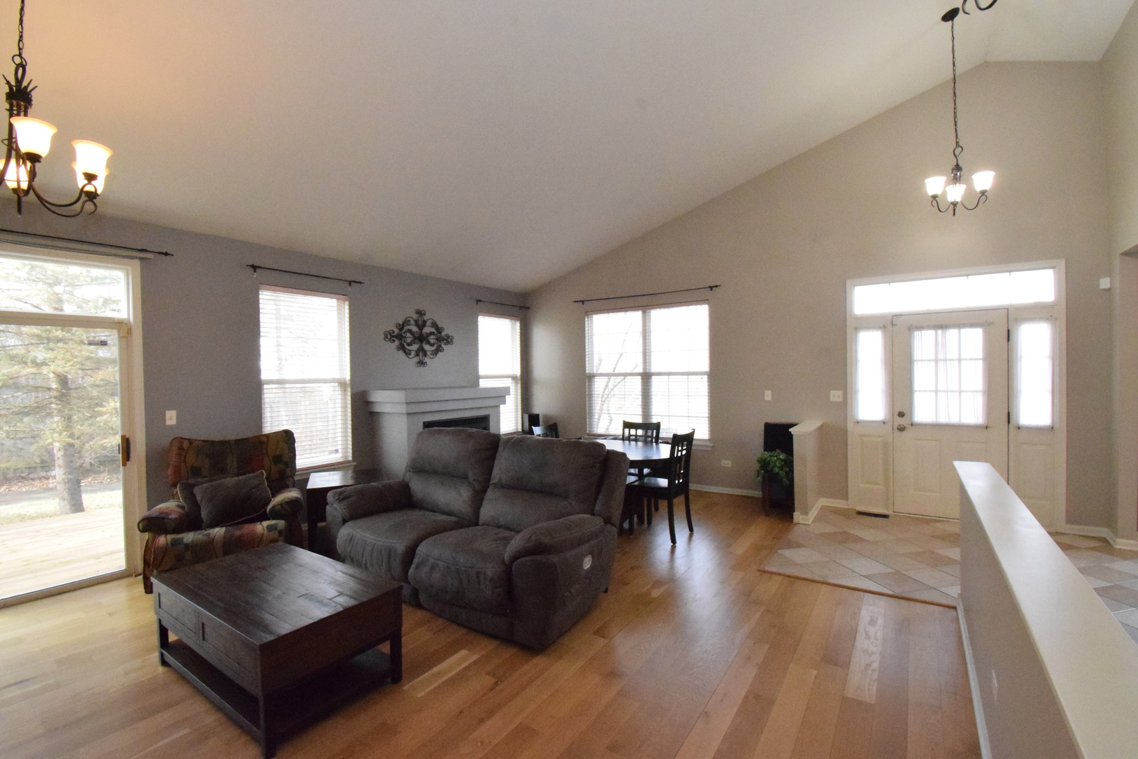600 Countryfield Lane Elgin, IL 60120 - Photo 8 of 31 a living room with furniture and wooden floor