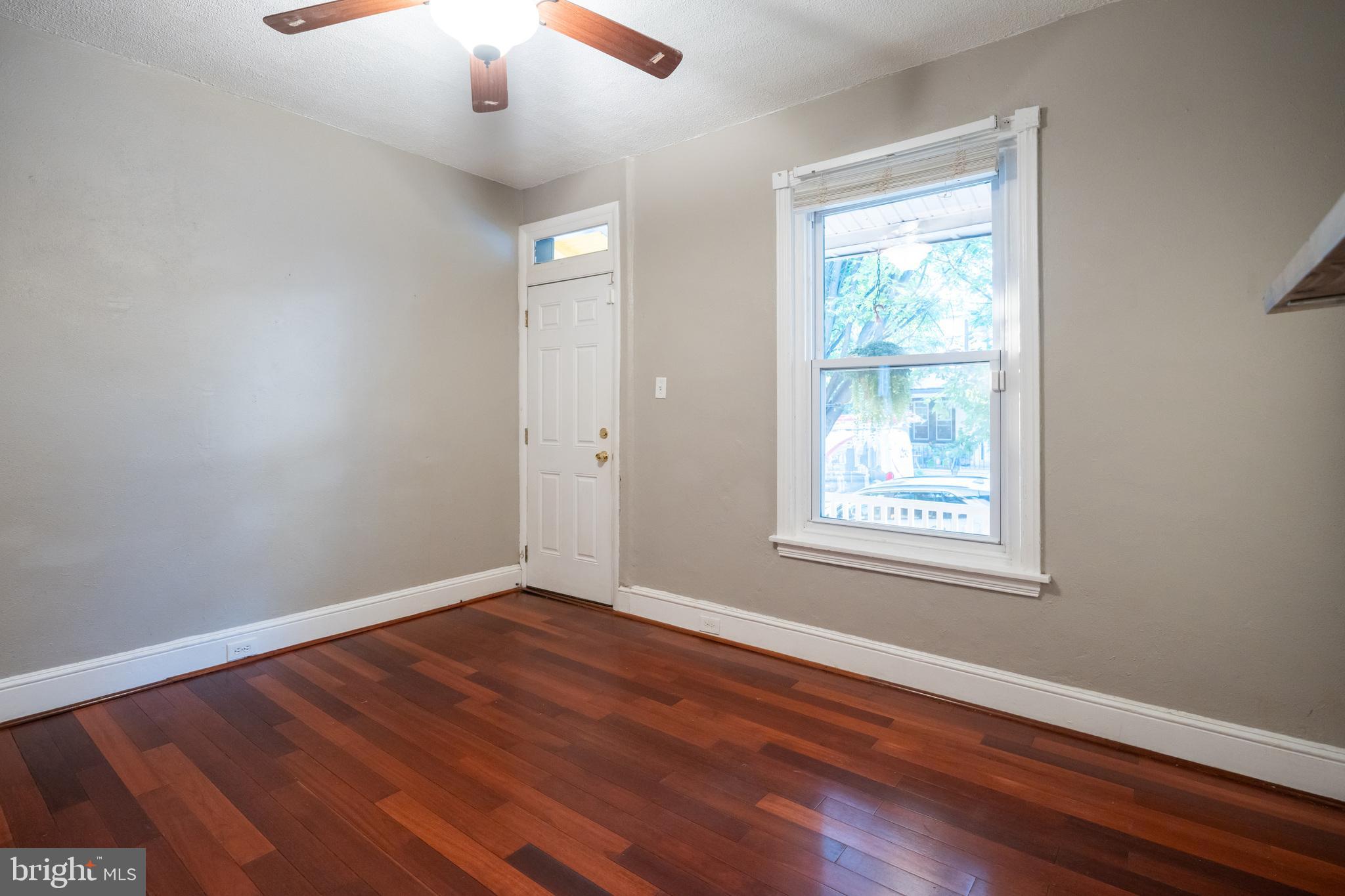 459 Ripka Street Philadelphia, PA 19128 - Photo 9 of 42 Living Room