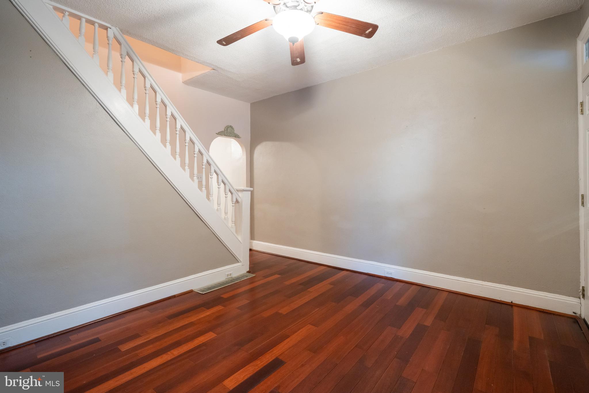 459 Ripka Street Philadelphia, PA 19128 - Photo 10 of 42 Living Room