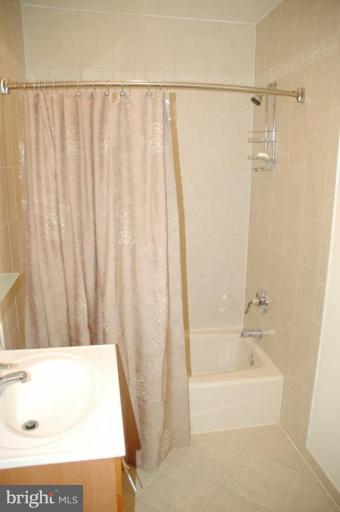 936 4th Street Northeast Washington, DC 20002 - Photo 2 of 16 Bath #2