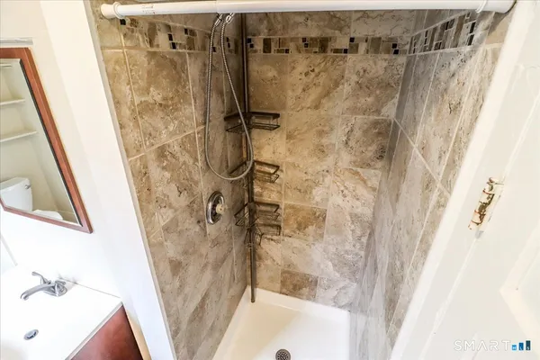 $2,295 | 17 Church Street, Unit C1, New Milford, CT 06776