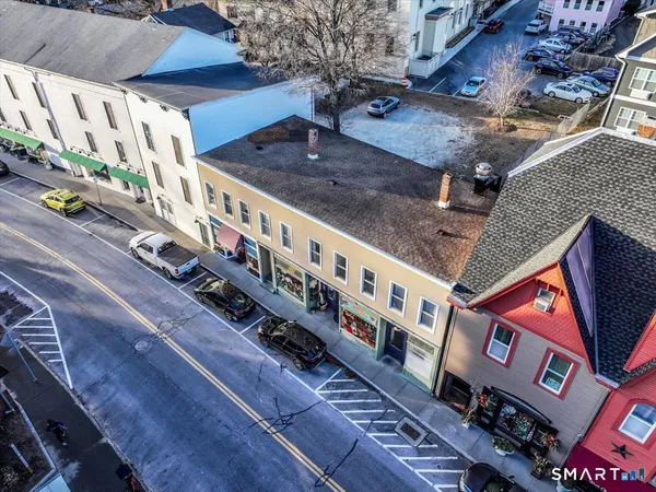 $2,295 | 17 Church Street, Unit C1, New Milford, CT 06776