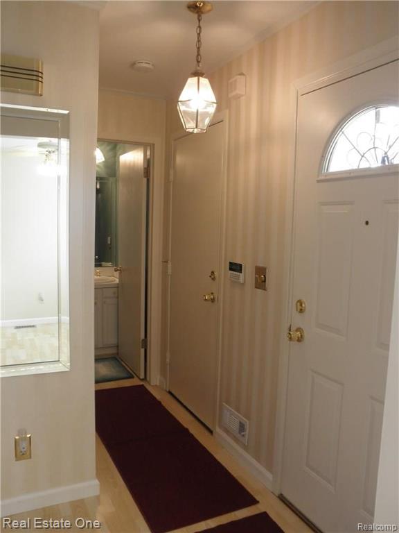 301 Willow Grove Lane, Unit 98 Rochester, MI 48307 - Photo 13 of 38