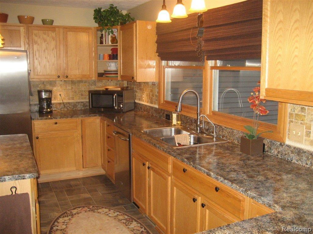 3013 Brewer Road Howell, MI 48855 - Photo 7 of 21 Kitchen.JPG