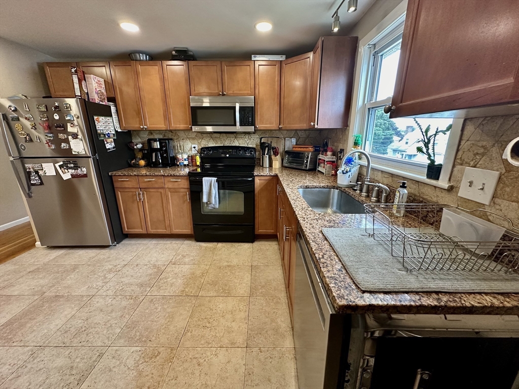 32 Madison Avenue, Unit 2 Watertown, MA 02472 - Photo 3 of 9