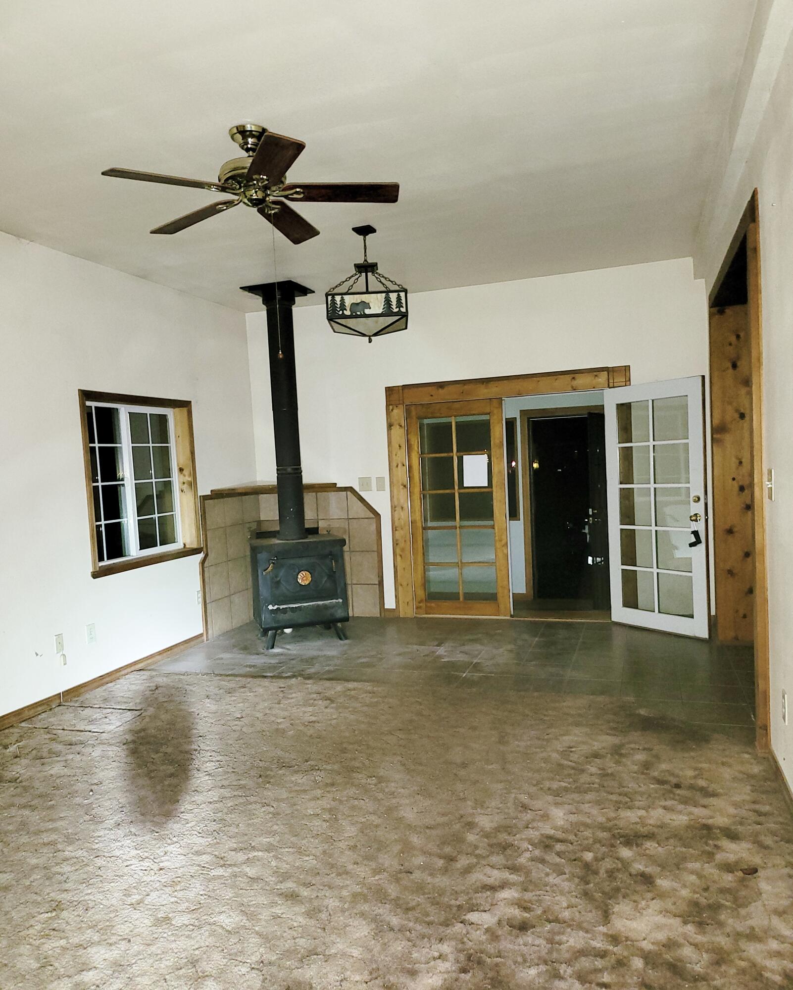44961 Pine Shadows Road McArthur, CA 96056 - Photo 4 of 25 a living room with furniture