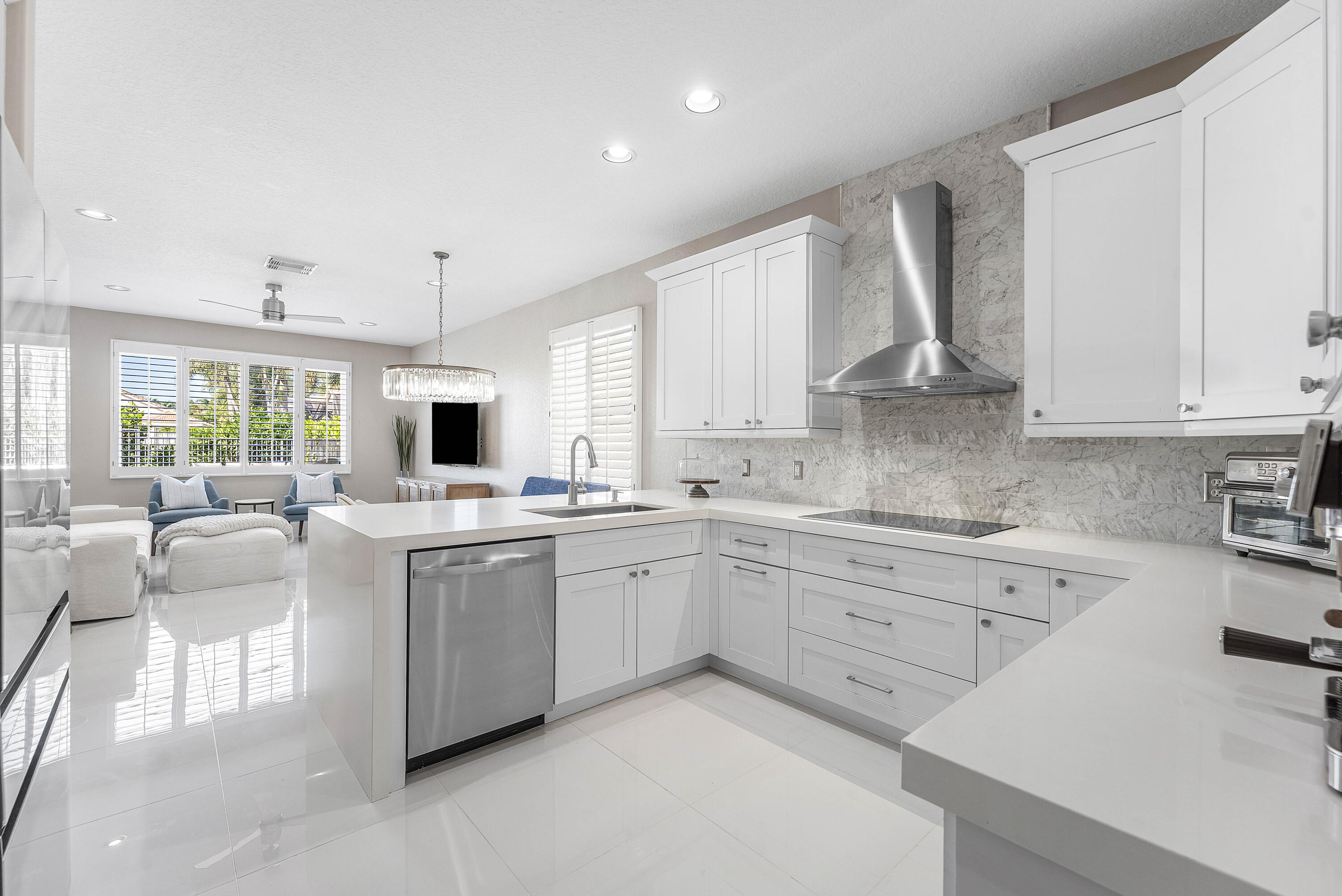 121 Palm Circle Lake Worth, FL 33462 - Photo 11 of 63 011-121PalmCircle-Atlantis-FL-33462-FULL