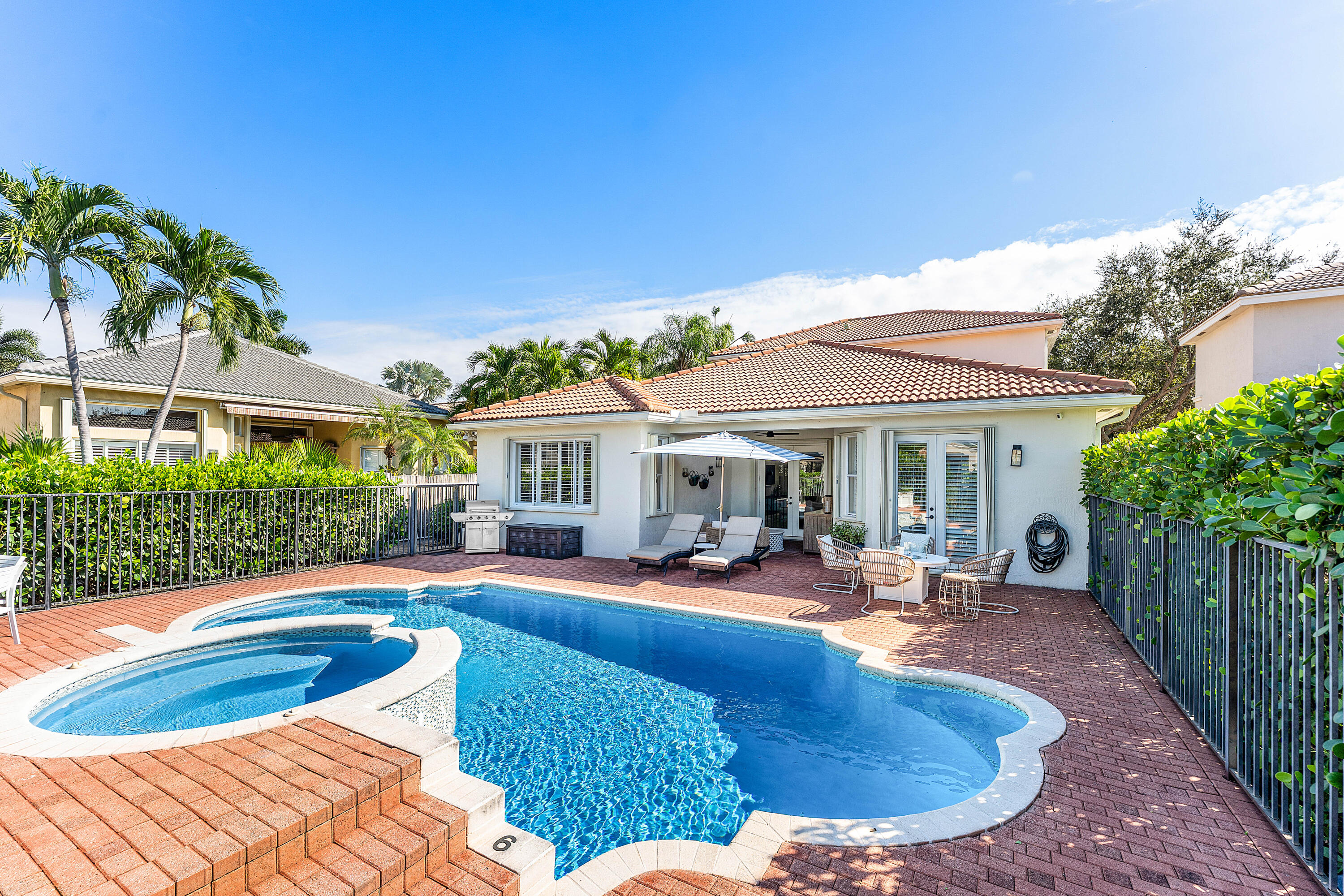 121 Palm Circle Lake Worth, FL 33462 - Photo 41 of 63 a view of a house with swimming pool and sitting area