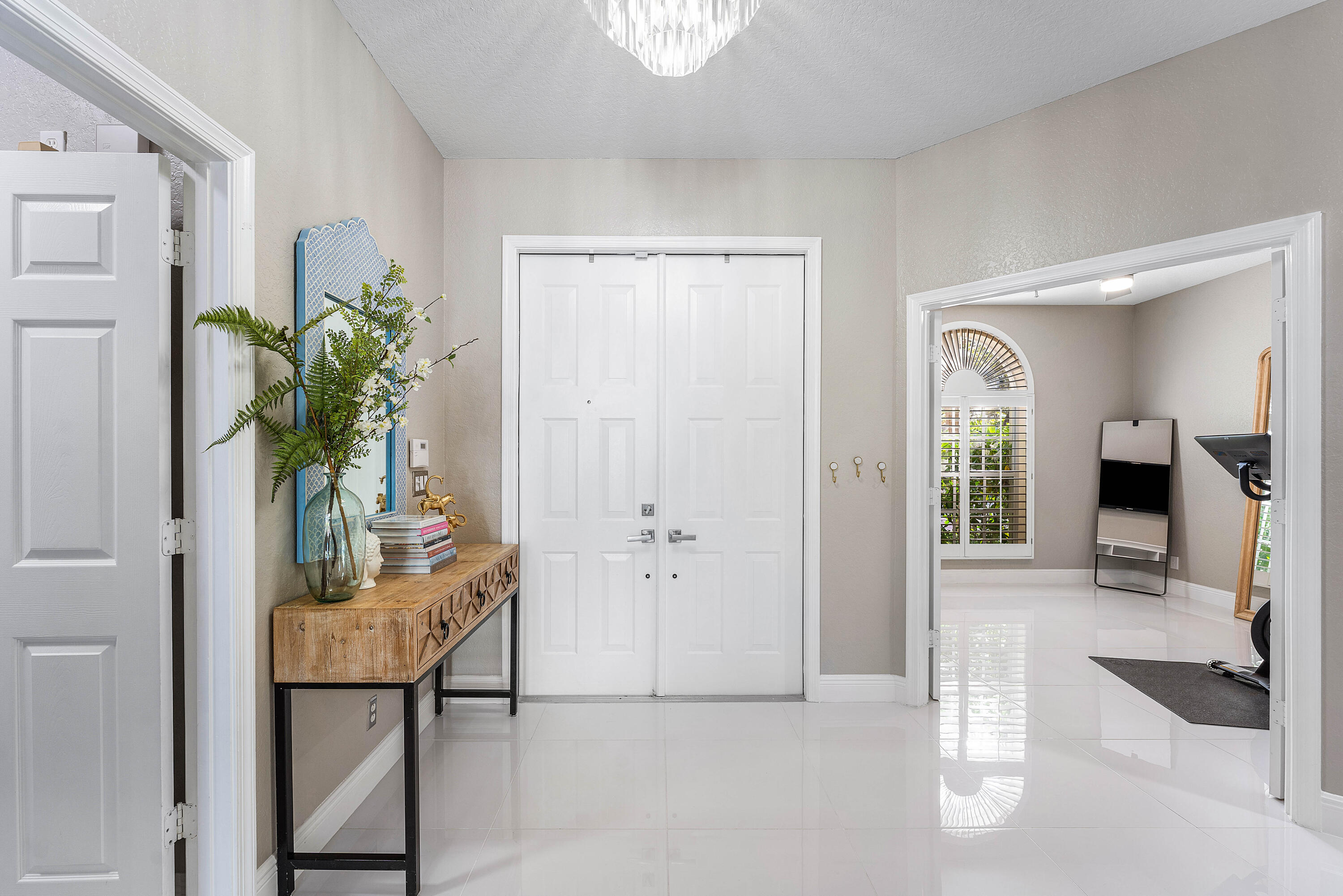 121 Palm Circle Lake Worth, FL 33462 - Photo 5 of 63 005-121PalmCircle-Atlantis-FL-33462-FULL