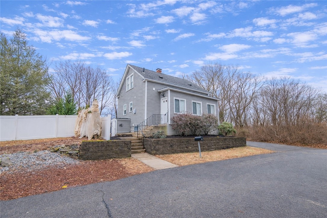 21 A Street Cumberland, RI 02864 - Photo 3 of 19