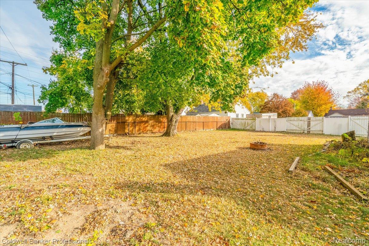 3582 Swanson Street Wayne, MI 48184 - Photo 26 of 30 View of fenced backyard