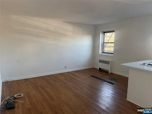 $175,000 | 2333 Hudson Terrace, Fort Lee, NJ 07024