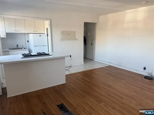 $175,000 | 2333 Hudson Terrace, Fort Lee, NJ 07024