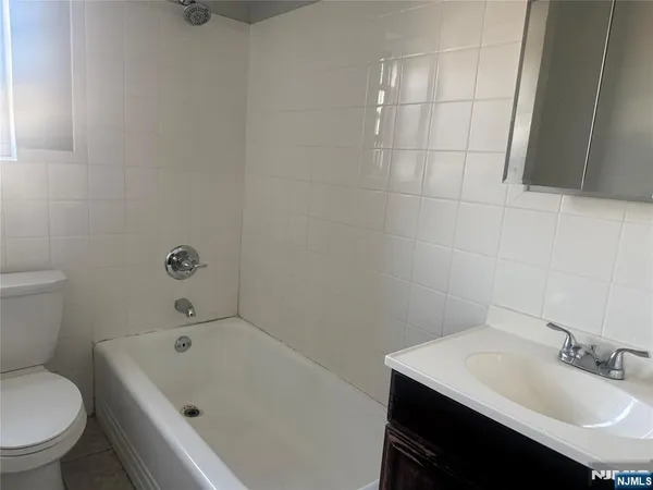 $175,000 | 2333 Hudson Terrace, Fort Lee, NJ 07024