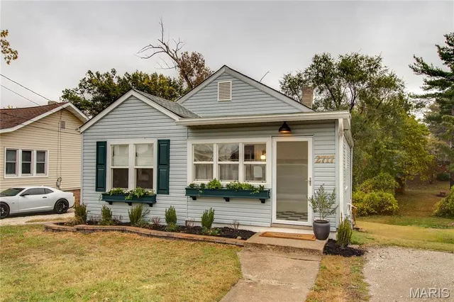 $145,000 | 2717 Grovelin Street, Godfrey, IL 62035