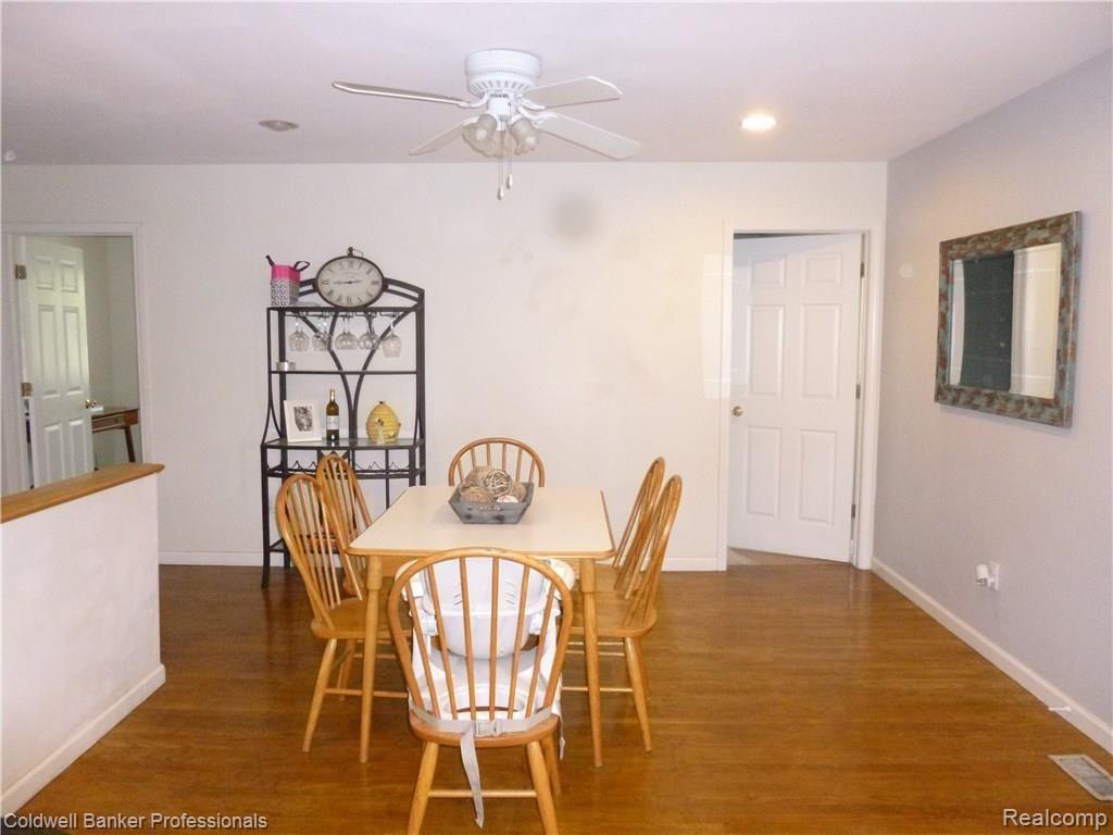 9460 North Eston Road Clarkston, MI 48348 - Photo 18 of 30 DINING ROOM
