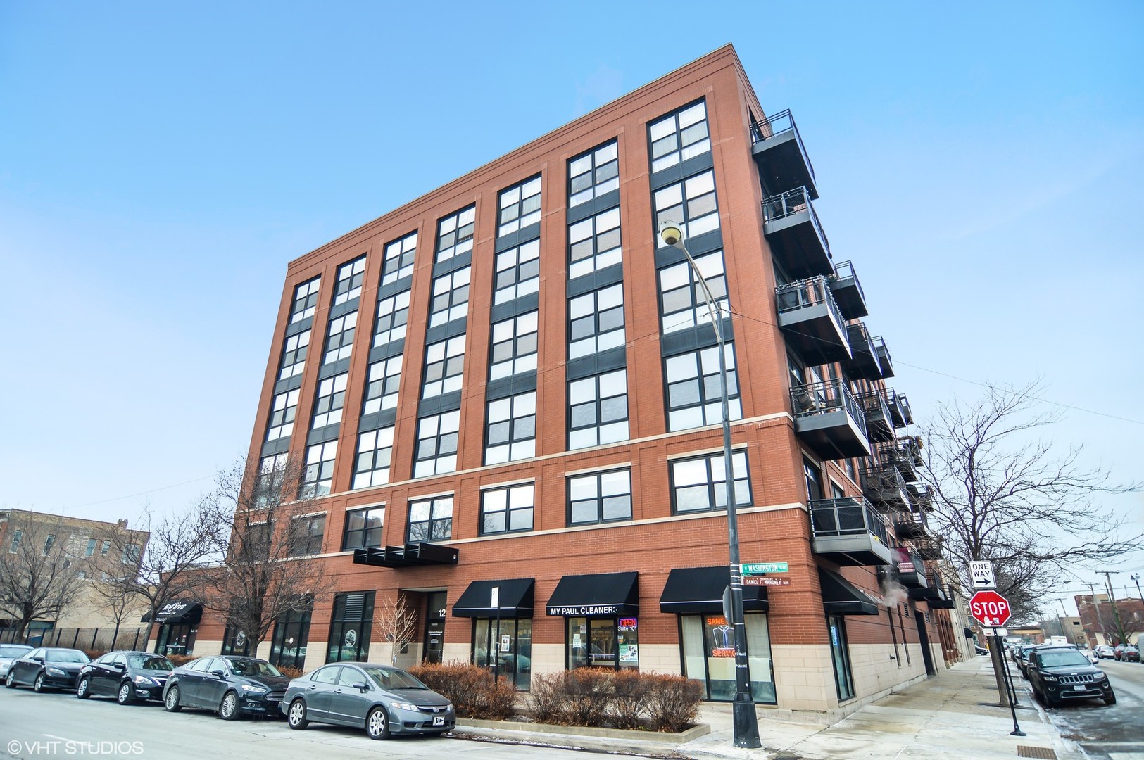 1260 West Washington Boulevard, Unit 508 Chicago, IL 60607 - Photo 1 of 10 a front view of a building