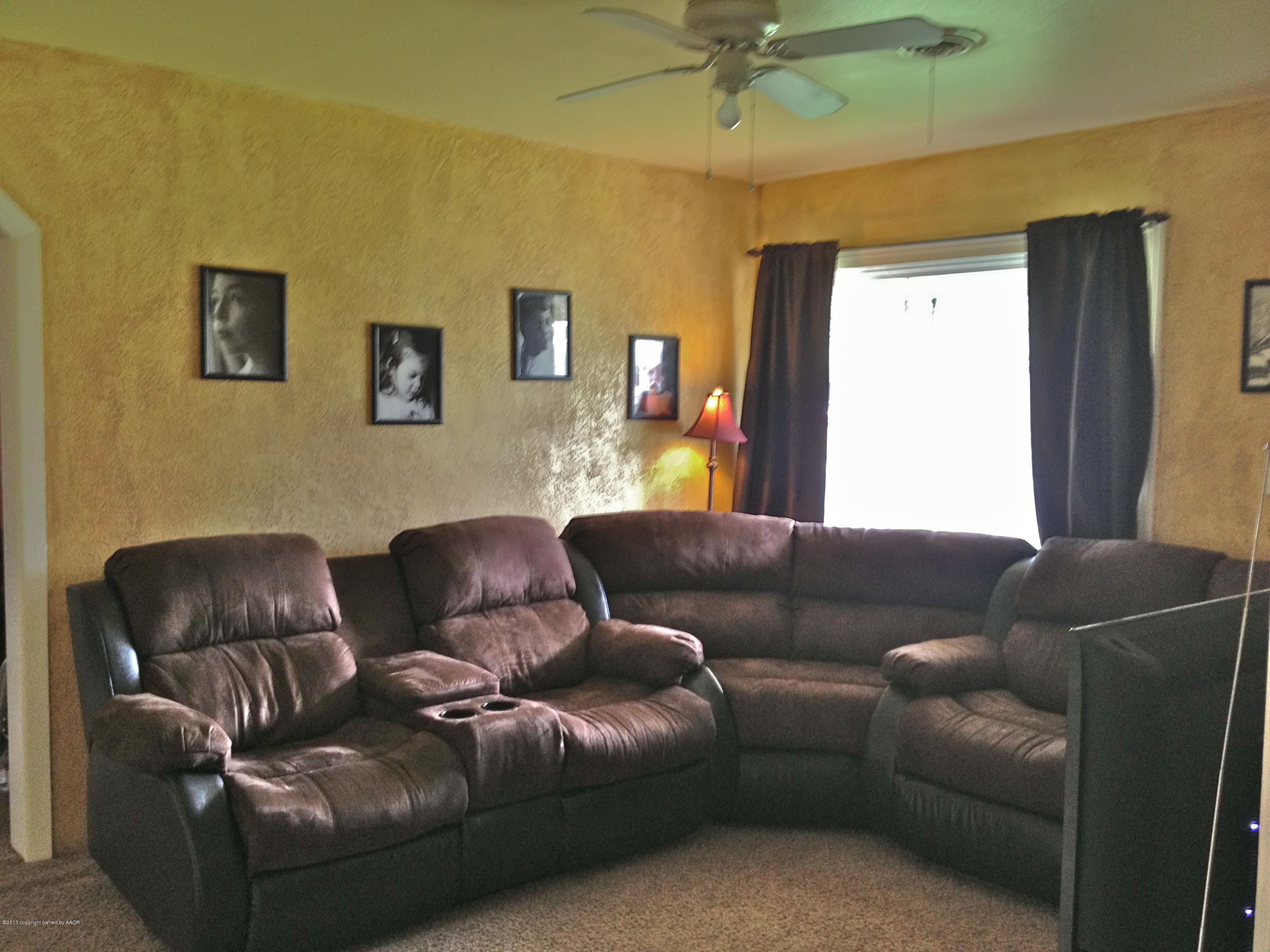 4305 South Lipscomb Street Amarillo, TX 79110 - Photo 10 of 18 a living room with furniture and a window