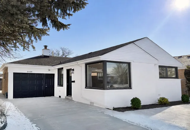 $320,000 | 8949 South Utica Avenue, Evergreen Park, IL 60805