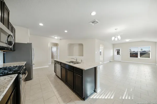 $1,800 | 15502 Gray Catbird, San Antonio, TX 78253