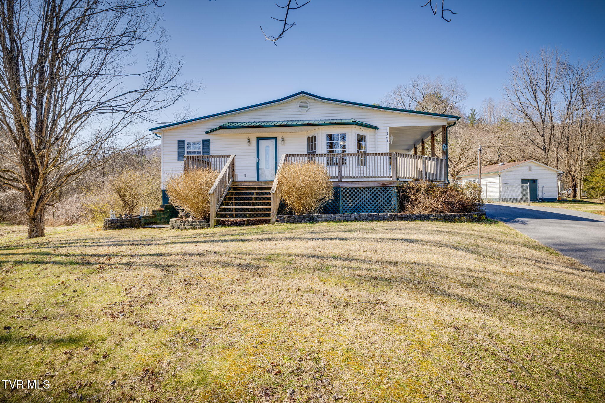 104 Watson Road Johnson City, TN 37604 - Photo 1 of 28 001