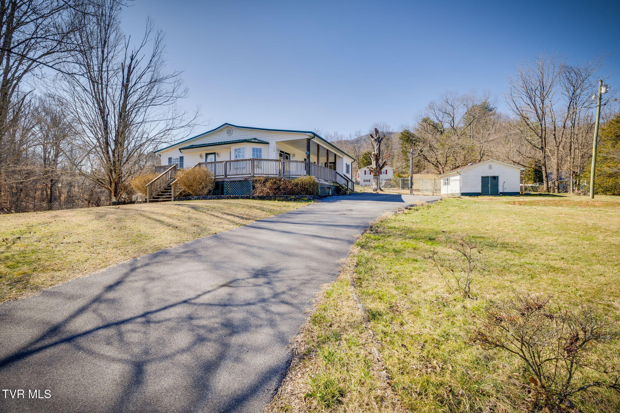 104 Watson Road Johnson City, TN 37604 - Photo 2 of 28 002