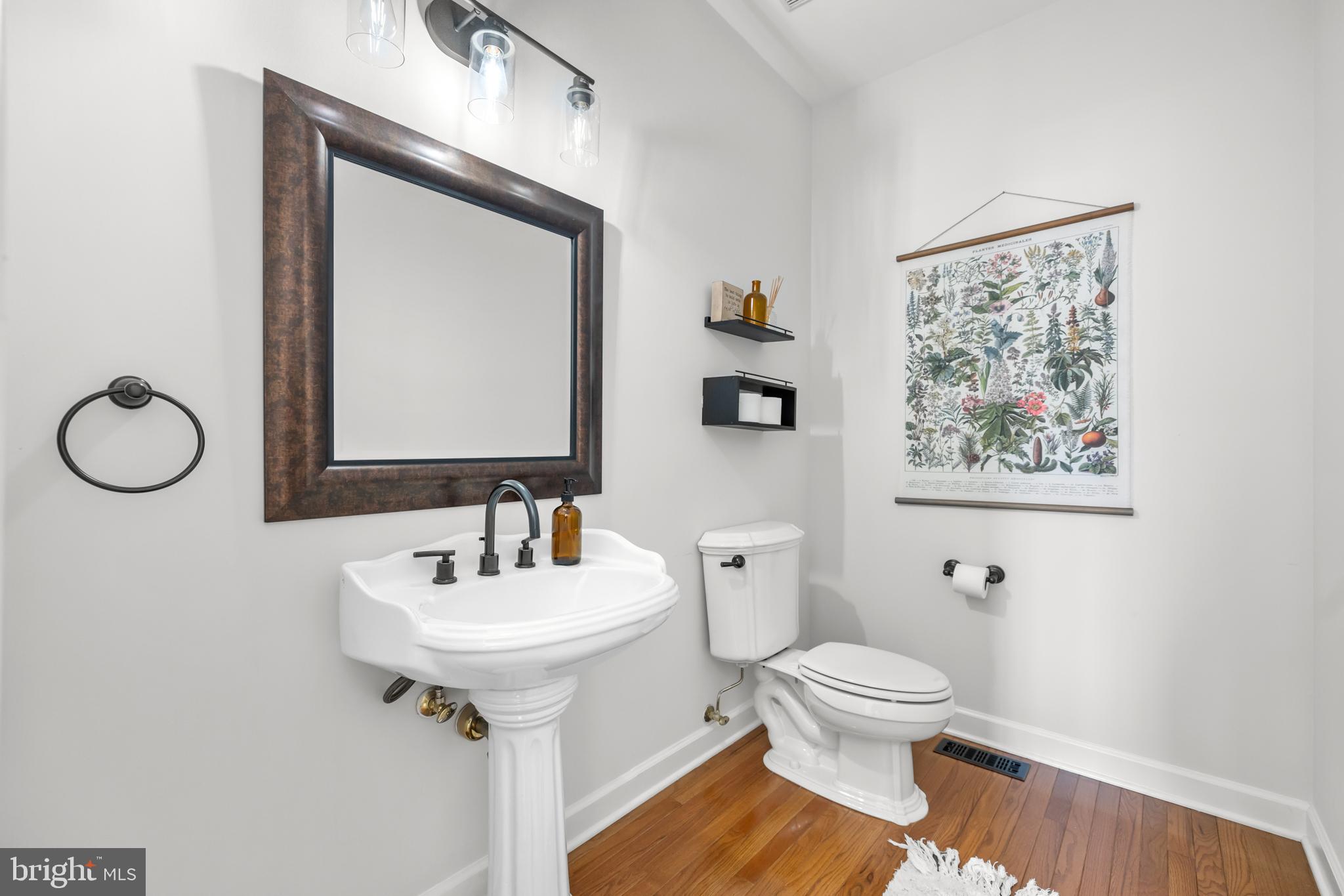 15657 Purcellville Road Purcellville, VA 20132 - Photo 20 of 72 a bathroom with a toilet a sink and mirror
