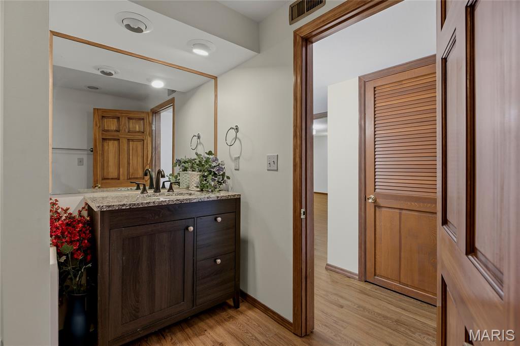16 Williamsburg Road Creve Coeur, MO 63141 - Photo 35 of 51 Gallery Image 35
