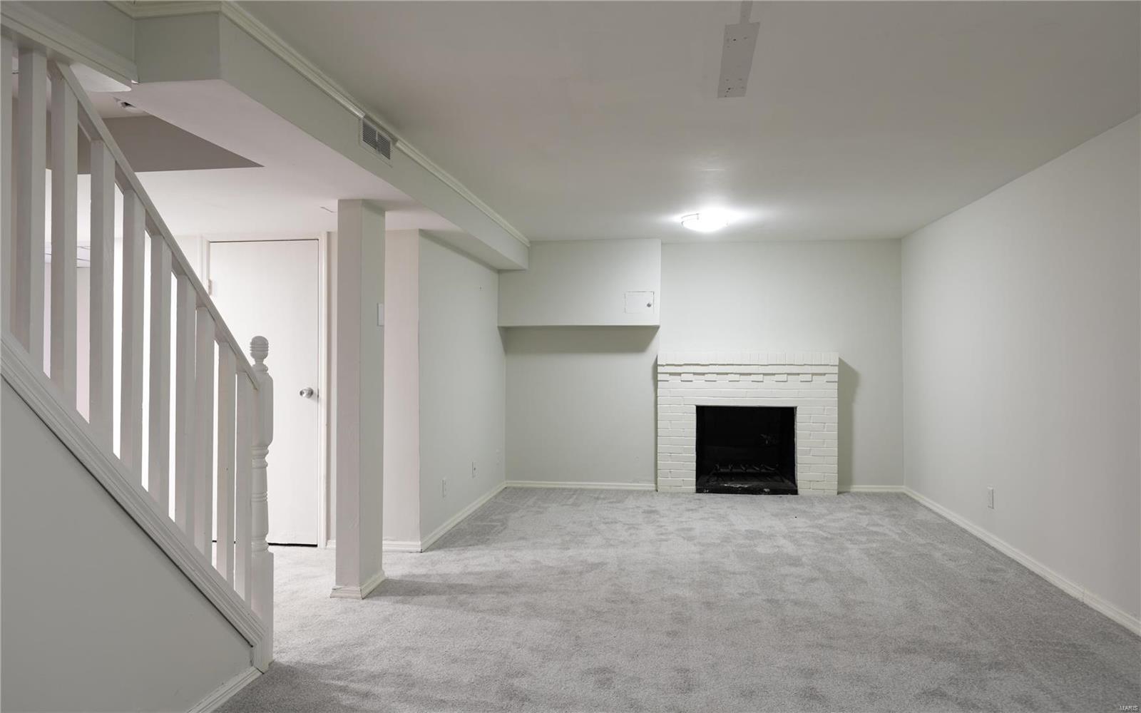 27 Waverton Drive Ladue, MO 63124 - Photo 17 of 26