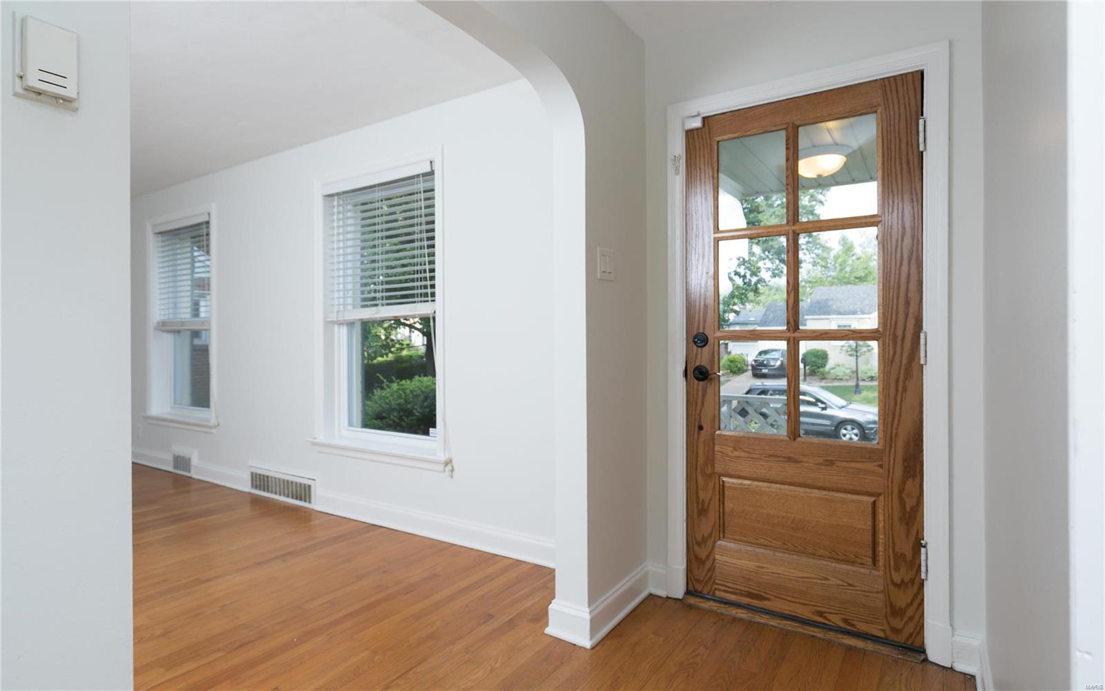 27 Waverton Drive Ladue, MO 63124 - Photo 3 of 26