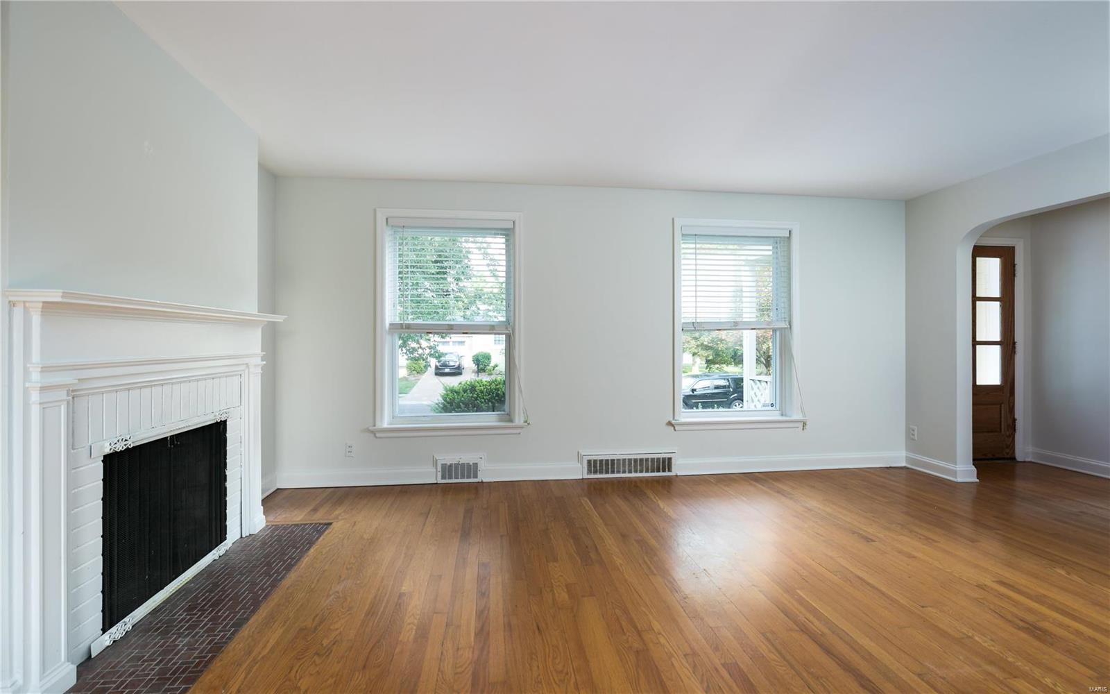 27 Waverton Drive Ladue, MO 63124 - Photo 5 of 26