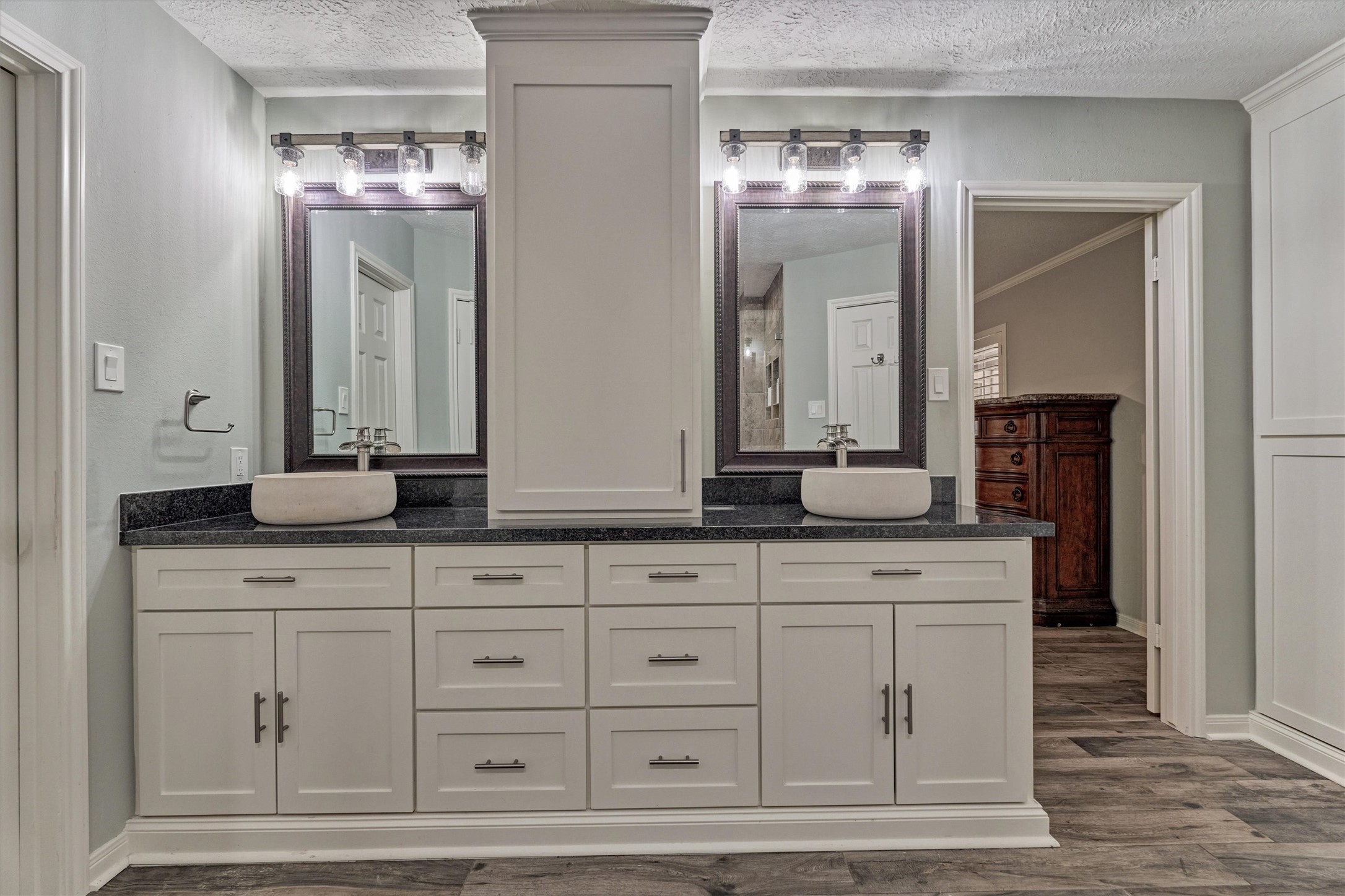6522 Castle Pine Lane Spring, TX 77379 - Photo 14 of 49 a bathroom with double vanity sinks and a mirror