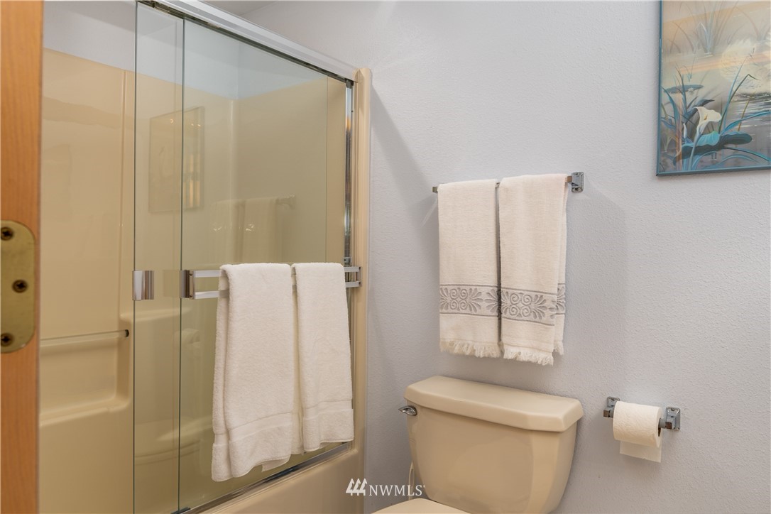 14941 South Lakeshore Road Chelan, WA 98816 - Photo 18 of 25 Gallery Image 18