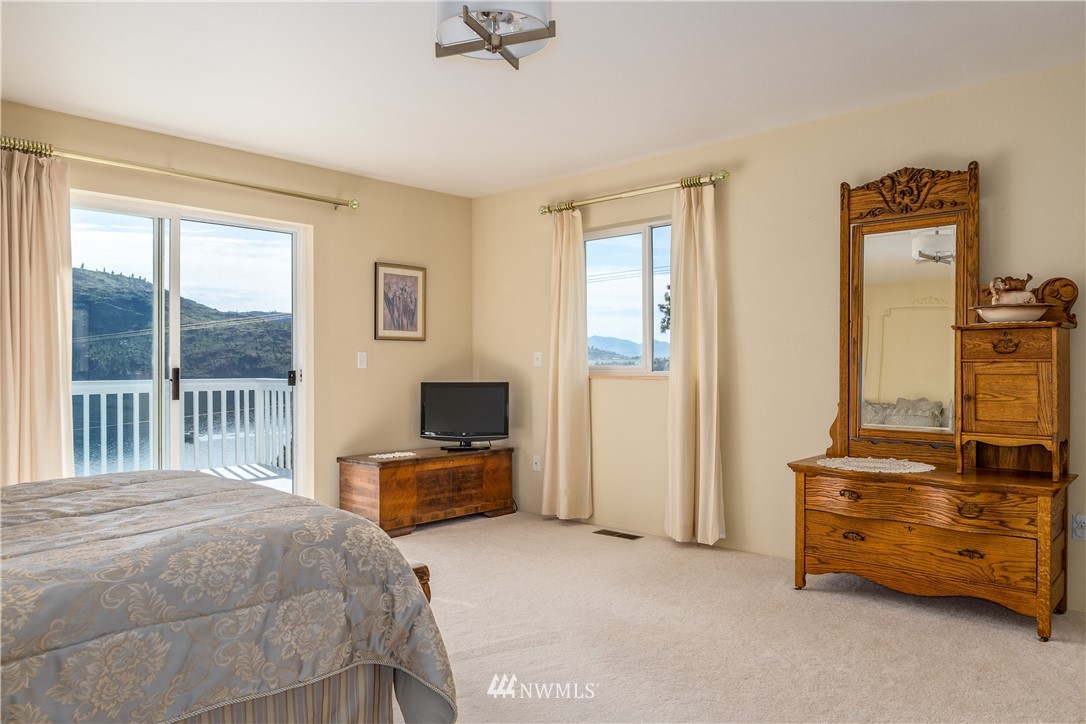 14941 South Lakeshore Road Chelan, WA 98816 - Photo 8 of 25 Gallery Image 8