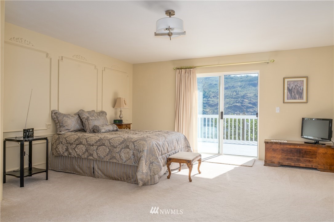 14941 South Lakeshore Road Chelan, WA 98816 - Photo 9 of 25 Gallery Image 9