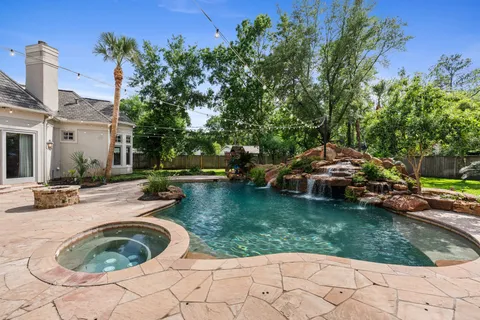 $4,200,000 | 835 Echo Lane, Hedwig Village, TX 77024