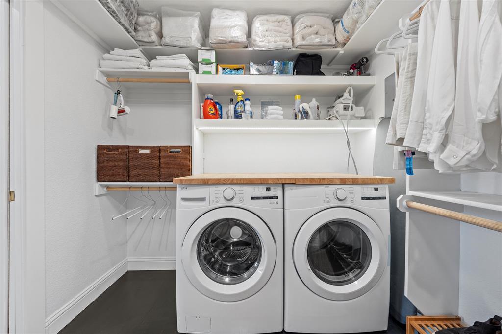 4229 Fort Avenue Waco, TX 76710 - Photo 16 of 40 a utility room with dryer and washer