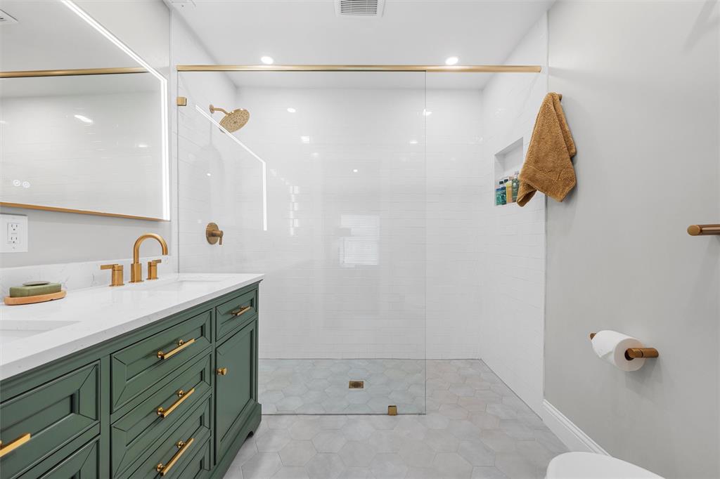 4229 Fort Avenue Waco, TX 76710 - Photo 20 of 40 a bathroom with a sink and mirror