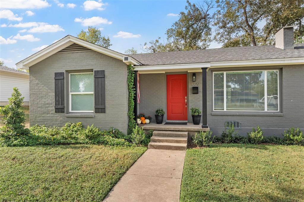 4229 Fort Avenue Waco, TX 76710 - Photo 39 of 40 a front view of a house with garden