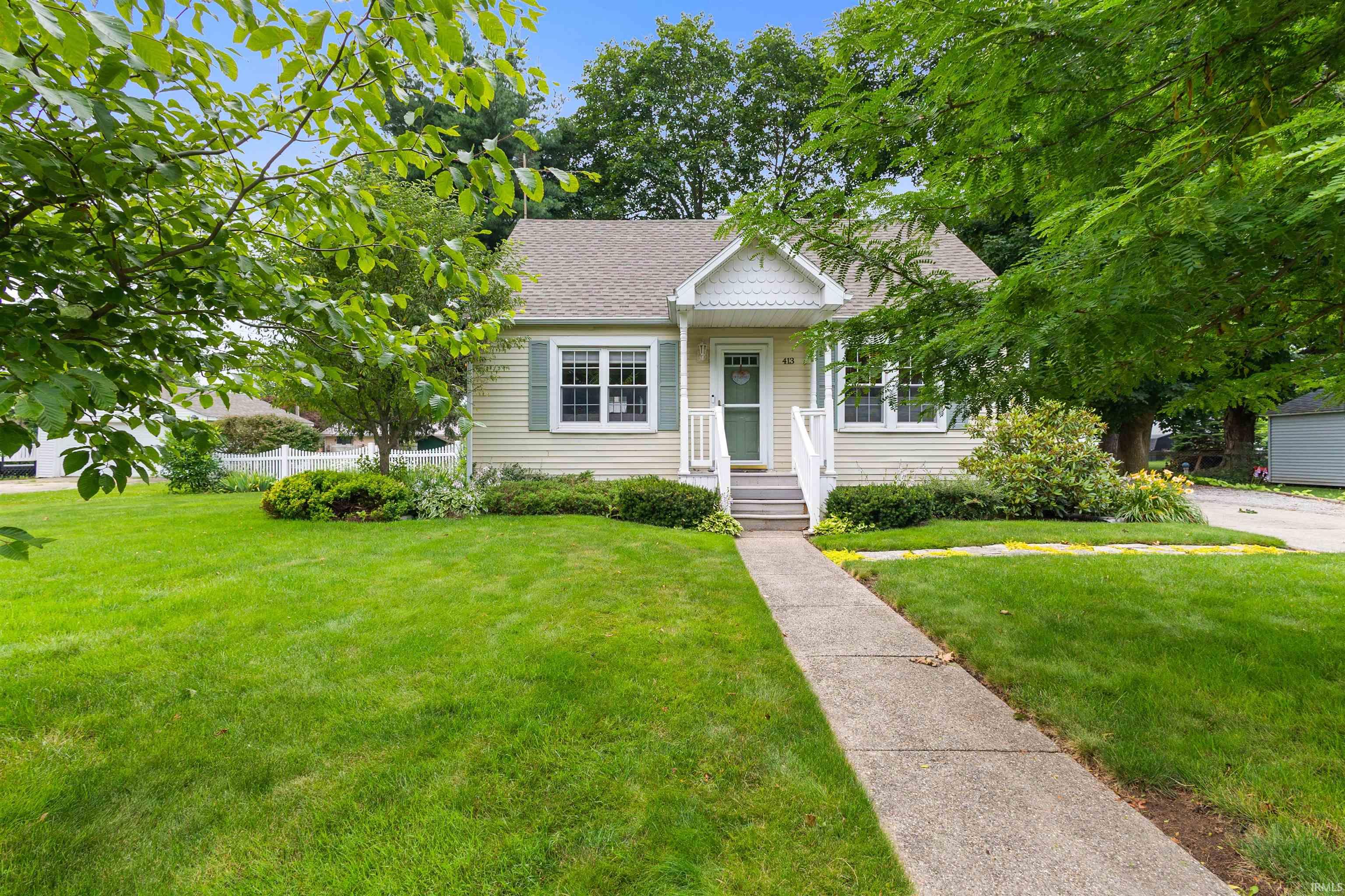413 South Riverside Boulevard Goshen, IN 46526 - Photo 4 of 37