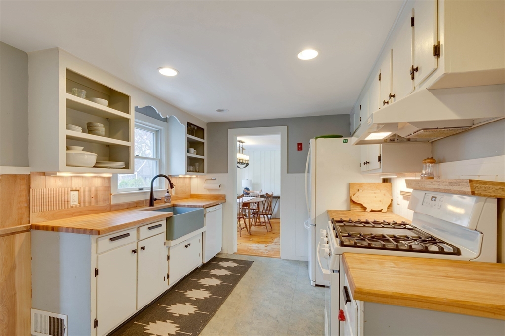 114 Nagog Hill Road Acton, MA 01720 - Photo 13 of 29