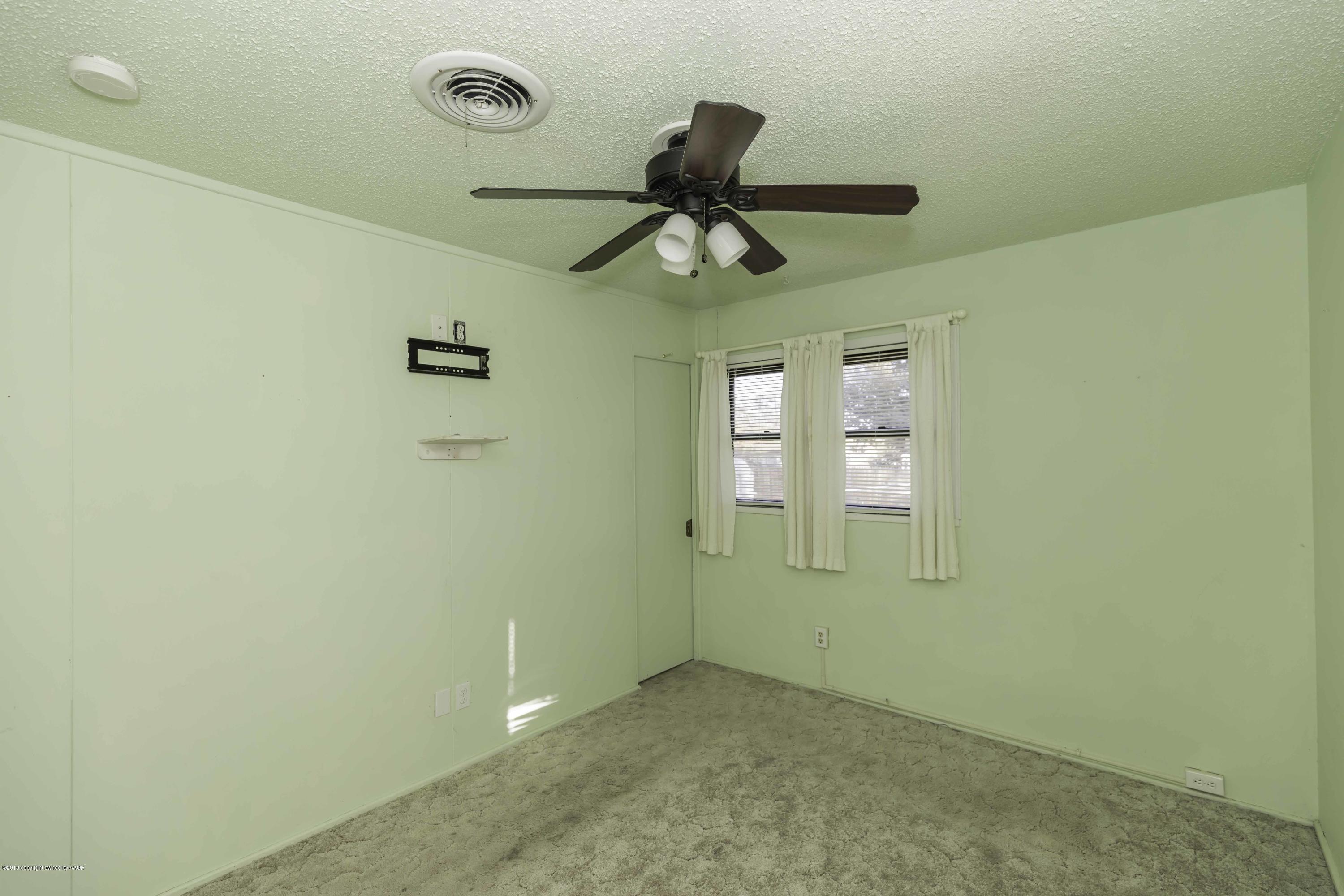 5021 Crockett Street Amarillo, TX 79110 - Photo 16 of 32 BEDROOM 1 VIEW 2
