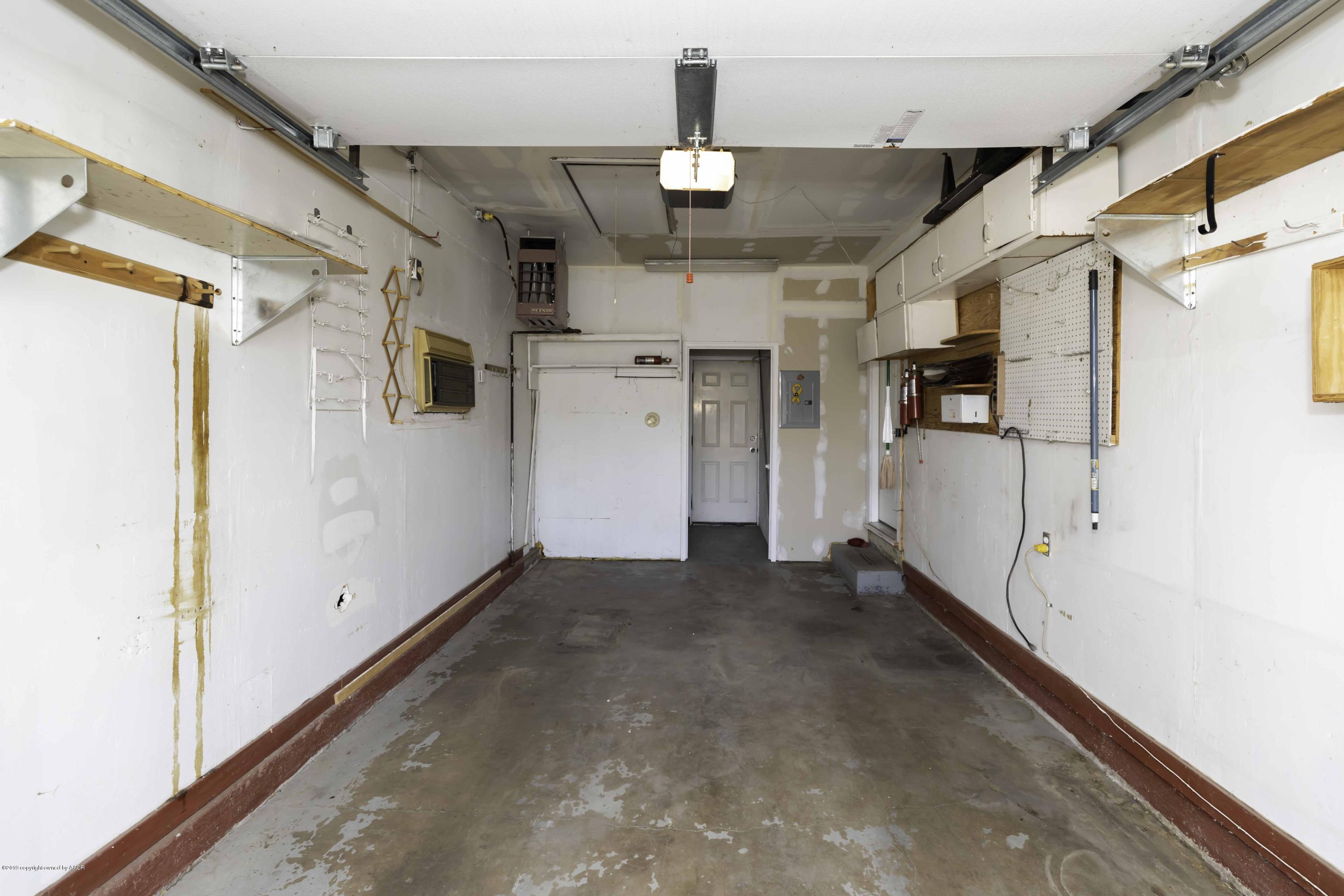 5021 Crockett Street Amarillo, TX 79110 - Photo 28 of 32 GARAGE
