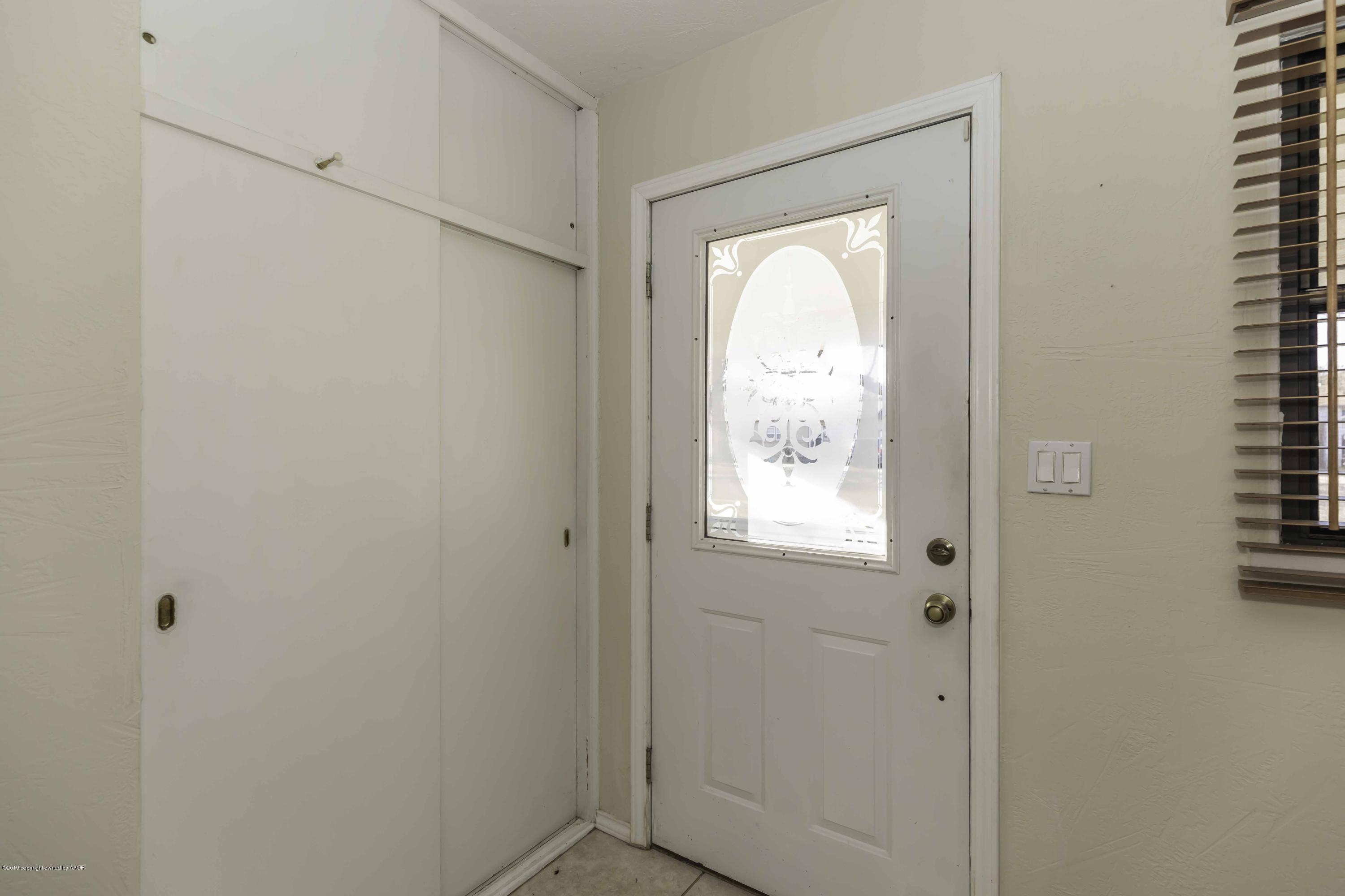 5021 Crockett Street Amarillo, TX 79110 - Photo 4 of 32 ENTRY