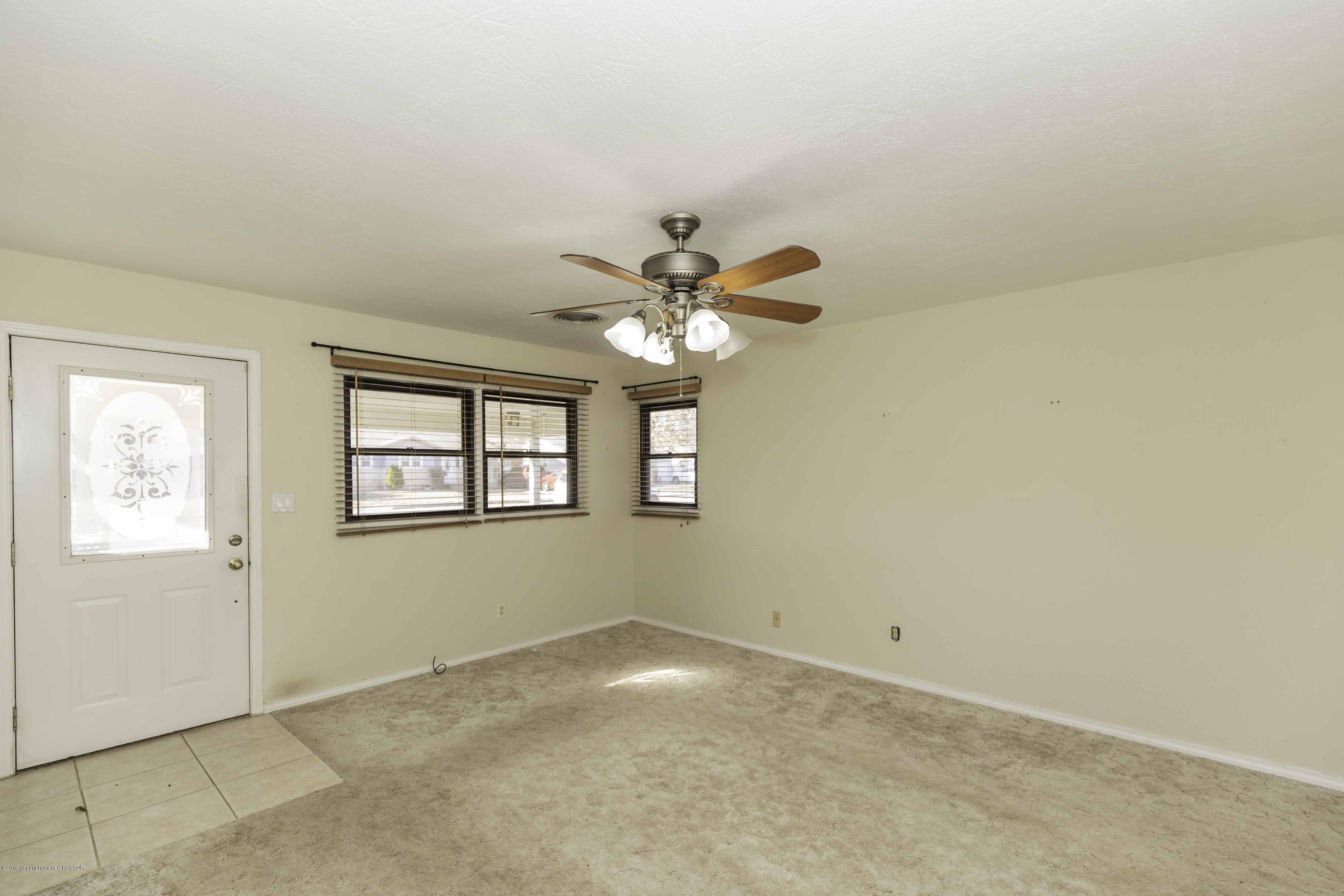 5021 Crockett Street Amarillo, TX 79110 - Photo 6 of 32 LIVING ROOM VIEW 3