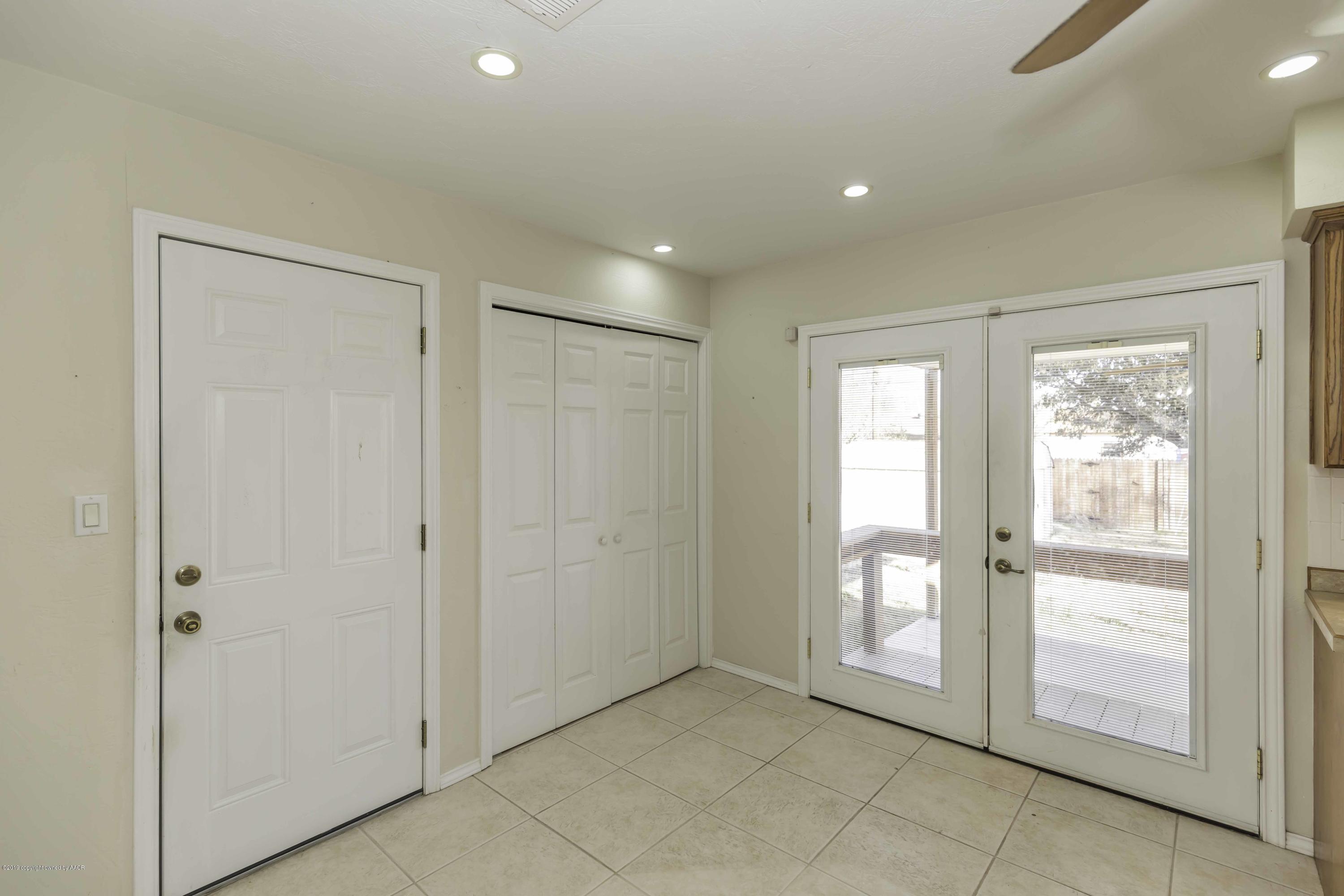 5021 Crockett Street Amarillo, TX 79110 - Photo 8 of 32 DINING VIEW 1