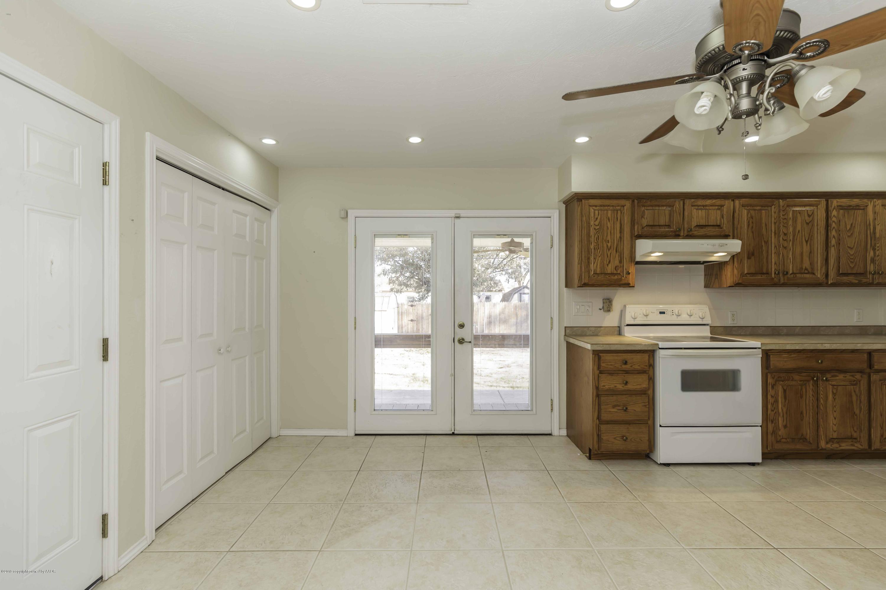 5021 Crockett Street Amarillo, TX 79110 - Photo 9 of 32 DINING VIEW 2