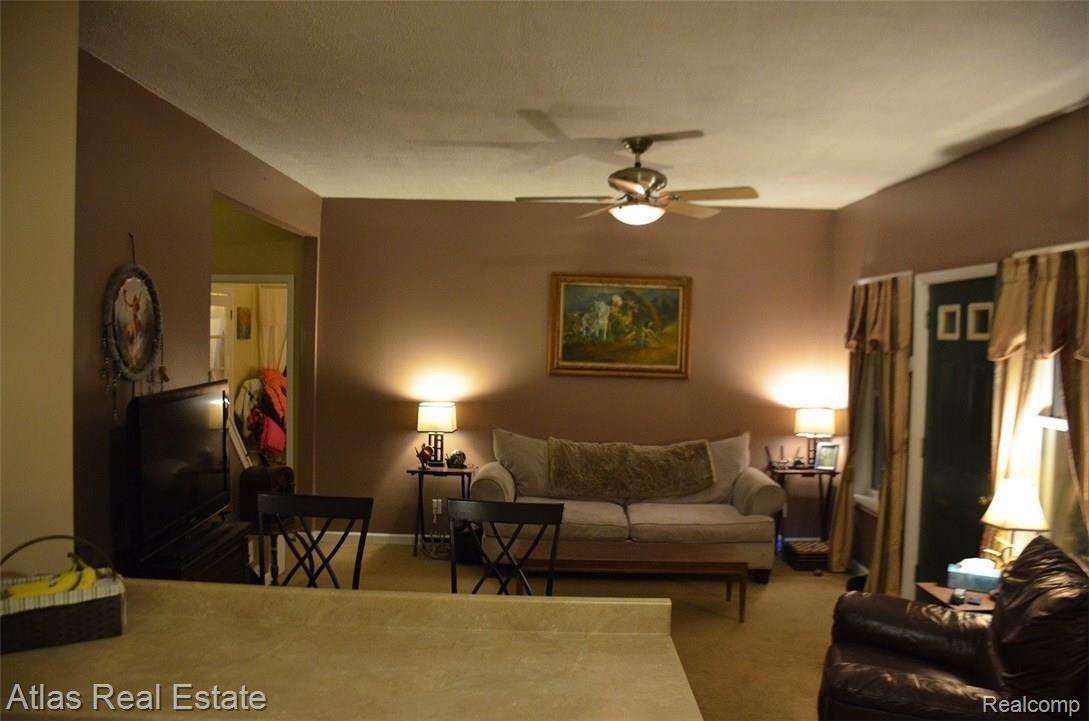 3060 Donley Avenue Rochester, MI 48309 - Photo 18 of 25 living.JPG