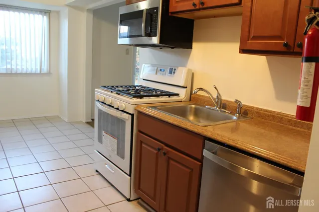 $2,275 | 820 Edison Glen Terrace, Edison, NJ 08837